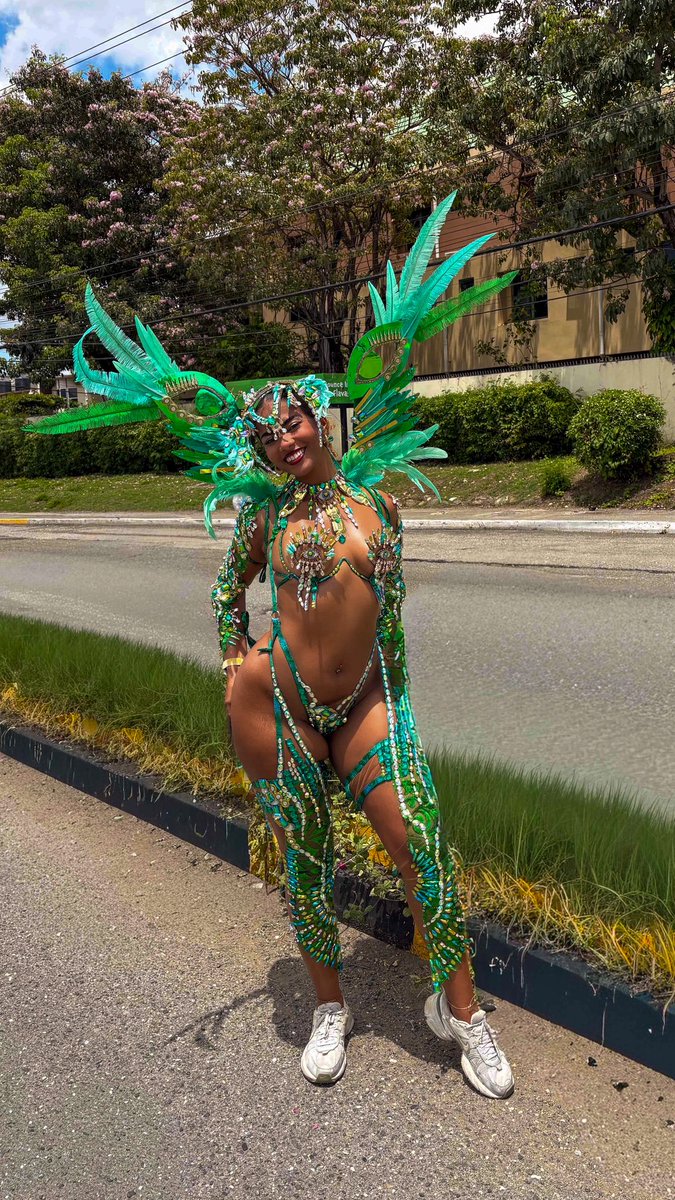 hottie going thru it tweet media