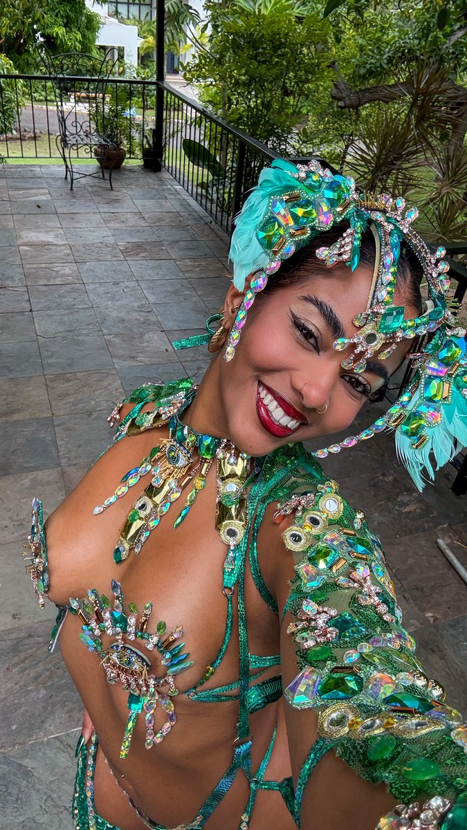 hottie going thru it tweet media