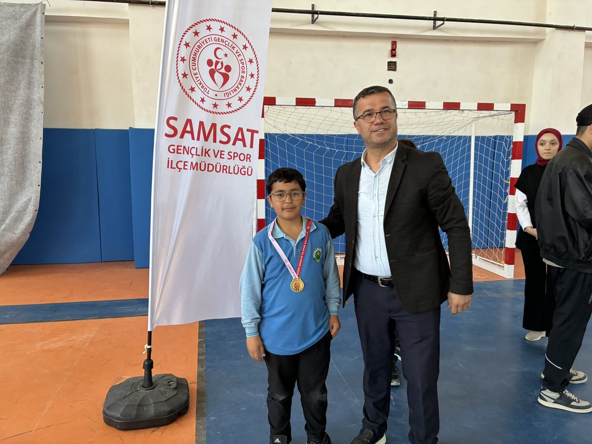 samsatgsim's tweet photo. SAMSAT’TA 23 NİSAN COŞKUSU PİSTTEN TAŞTI! 🥌🇹🇷

23 Nisan Ulusal Egemenlik ve Çocuk Bayramı’nı, Samsat’ta heyecan dolu bir Floor Curling Etkinliği ile geride bıraktık! https://t.co/XhH2IOyz05