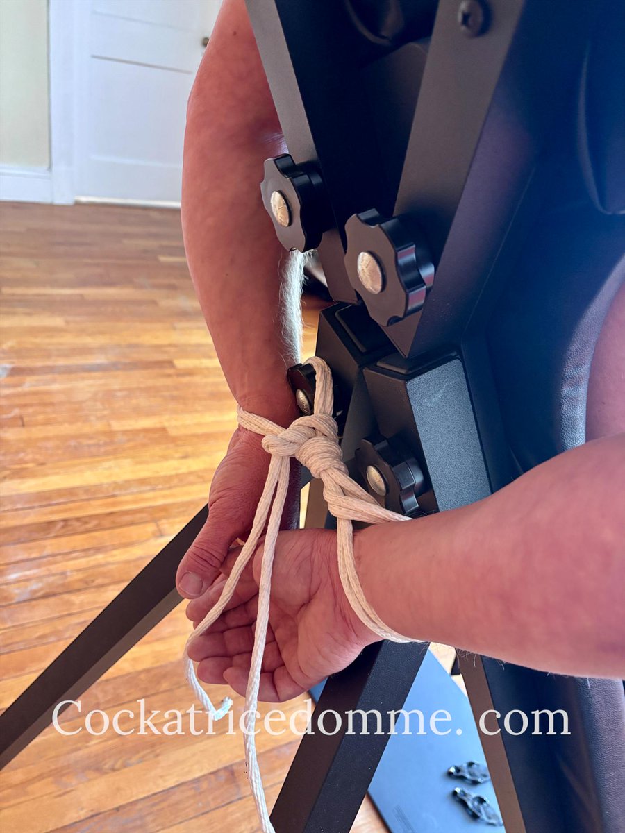 JaneCockatrice's tweet photo. St. Andrew's can be tough on your shoulders, but that doesn't mean you can't still enjoy it.
 #bostonbdsm #femdom #bdsm #standrewscross https://t.co/IkOGS4Jw2F