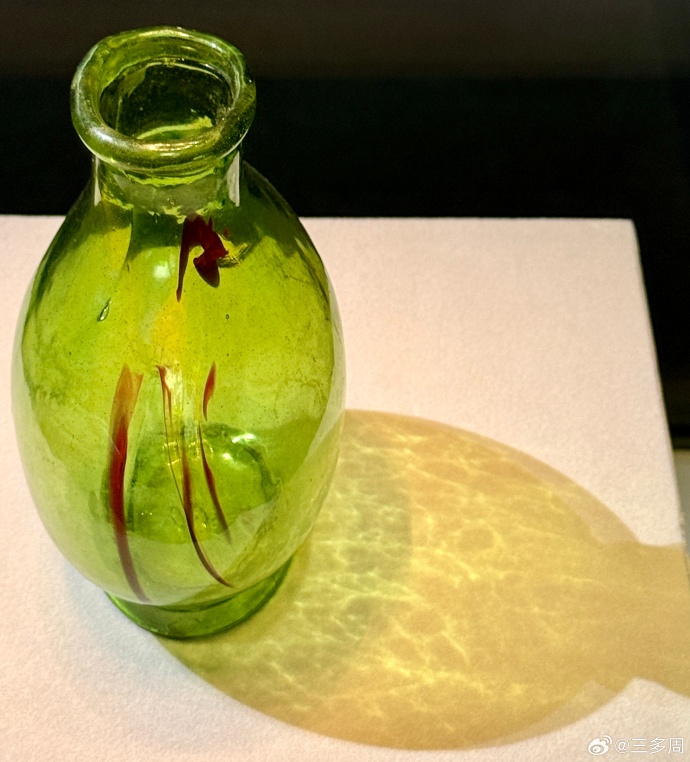 hannahwellard_x's tweet photo. "Turn an old glass jar into a glowing herb pot! Clean → paint rim → add soil + mint → place near window. Fresh herbs + cozy glow, done!  #UpcycleHacks #EcoFriendly" https://t.co/izIhvex6ll