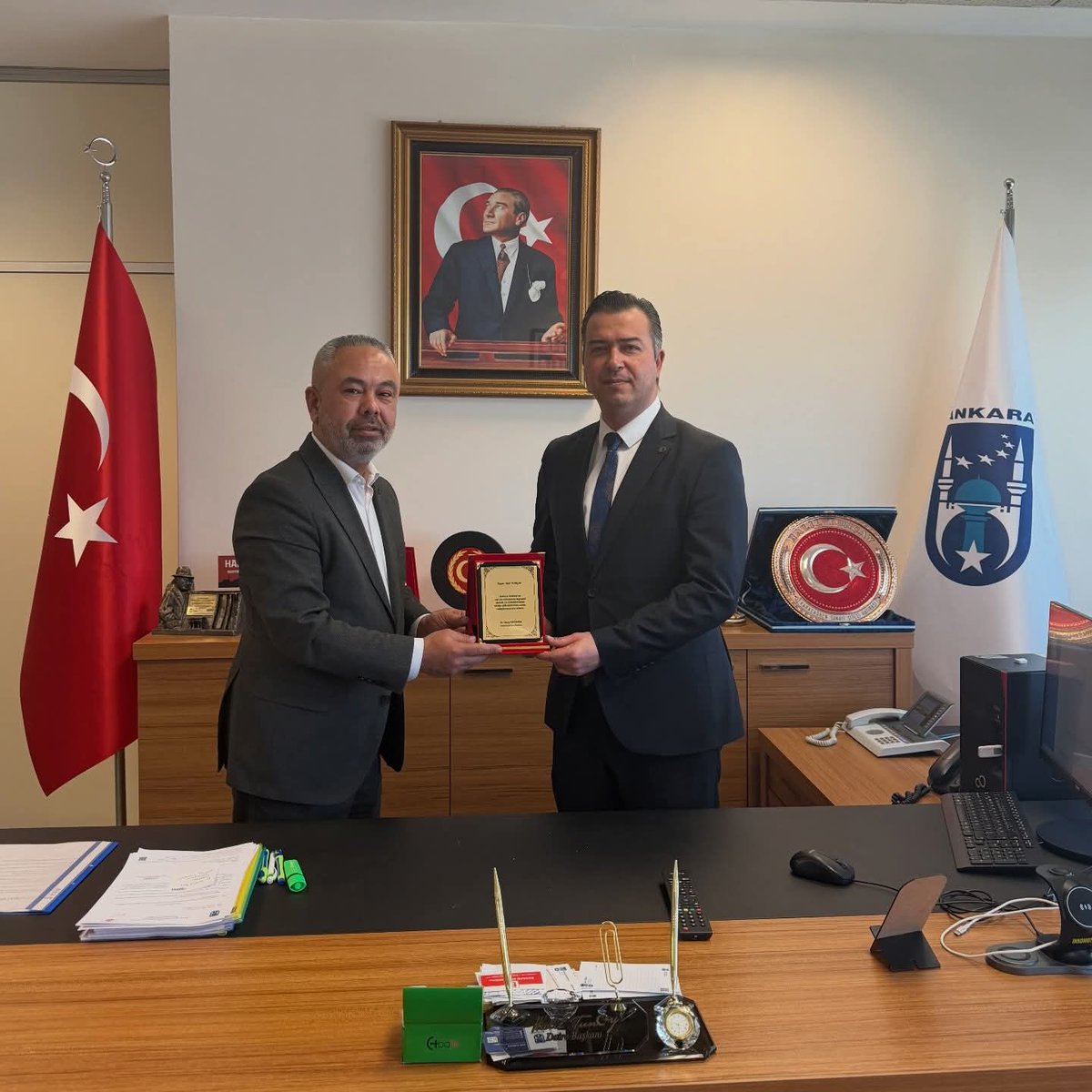 AnkaraCemevi's tweet photo. Tüm Alevi Bektaşi Derneği Ankara Cemevi olarak,
Ankara Büyükşehir Belediyesi Muhtarlar Daire Başkanı
Sn. Halil Tuncay’ı ziyaret ettik.

Nazik kabulleri ve göstermiş oldukları ilgi ve alakaları için kendilerine teşekkür ederiz.
@haliltuncay06 https://t.co/BseRL872U0