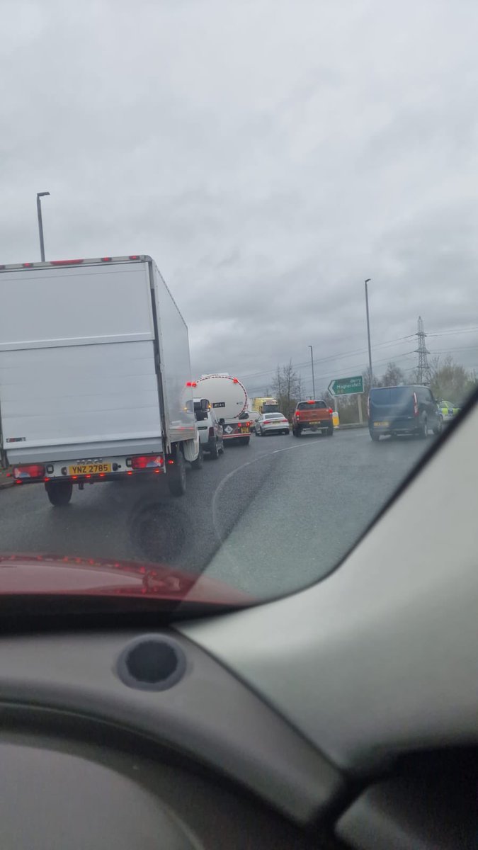 irishpatriot91's tweet image. North of Ireland 🇮🇪 

STANDSTILL AT TOOMEBRIDGE 

This roundabout is the main one in Mid-Ulster to go between Derry and Belfast. 

Was sent this image.