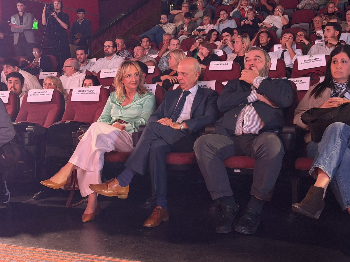 BayleyJorge's tweet photo. En el Cabildo del @Municipio_CH ratificamos un programa de trabajo sólido para los próximos cuatro años, construido con participación de vecinos y con una mirada precisa sobre el barrio que queremos.

Prioridades claras y rumbo definido @matildeantiauy 🤜🤛 https://t.co/NhdrKRoqMY