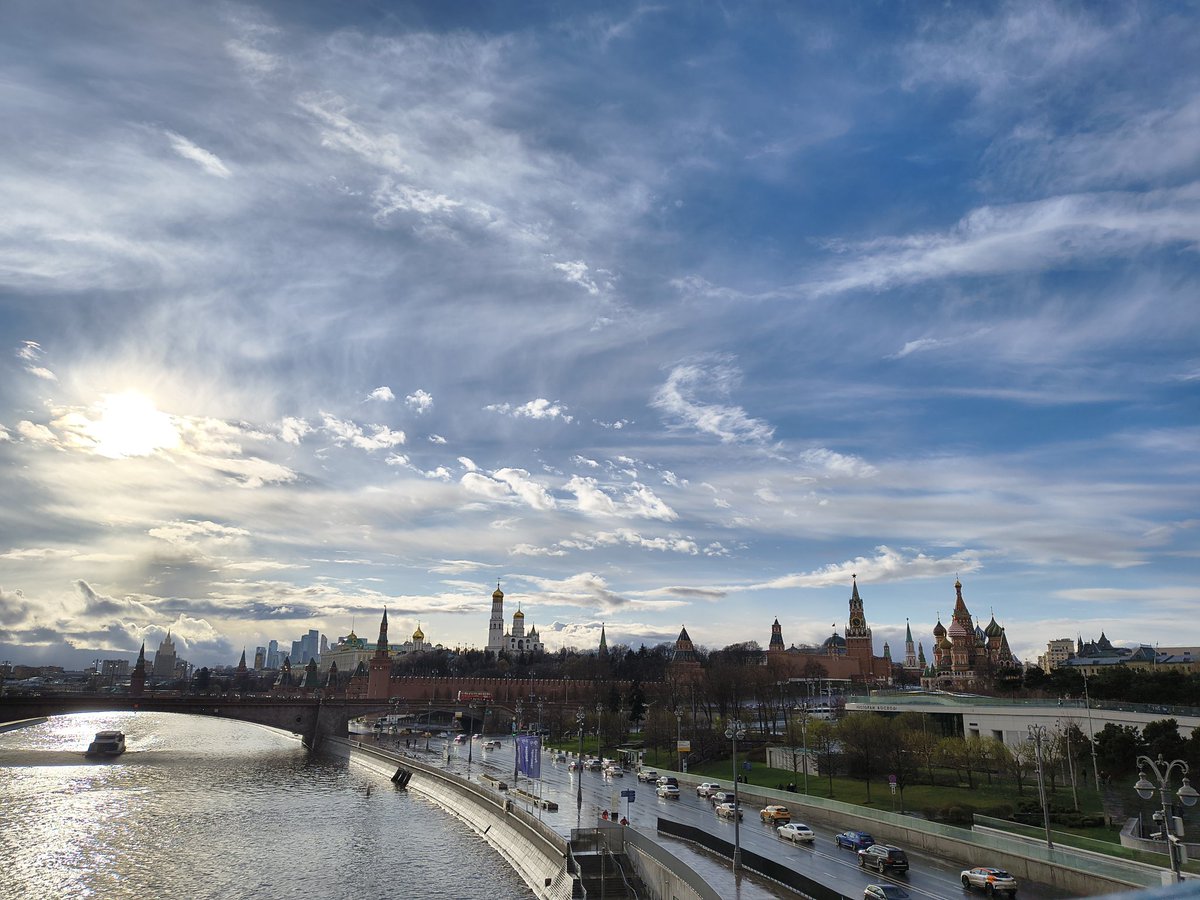 выложите фото, которое сделали вы сами. просто фото. без описания.