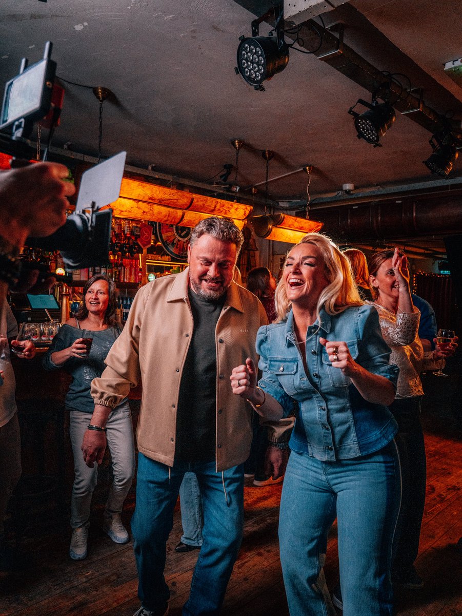 Samantsteenwijk's tweet image. We hebben hier echt werk in gestopt…  

Om te zien dat jullie ‘m zo oppakken binnen een paar dagen = insane ❤️🔥  

Dankbaar voor jullie 🙏🏼
#InMijnArmen 
lnk.to/InMijnArmen

#newmusic #support #blessed