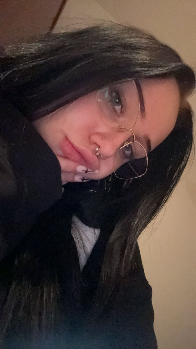 vee☆ is a young lover tweet media