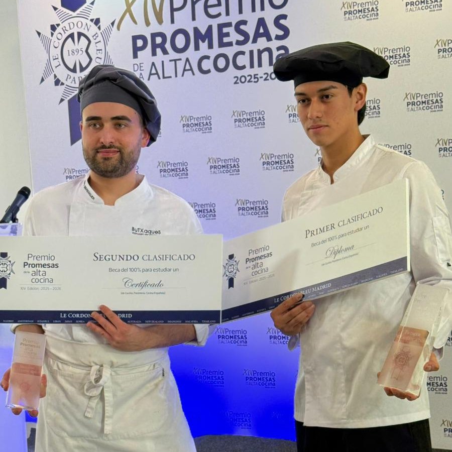 lcbmadrid's tweet photo. Segundo y primer ganador de la XIV edición del #PremioPromesasDeLaAltaCocina:  Andreu Berenguer Gandía, alumno del CIP FP Batoi y Gabriel Navarro Oliveros, alumno del CIFP Zonzamas ¡Enhorabuena! https://t.co/4AoPi1S9ae