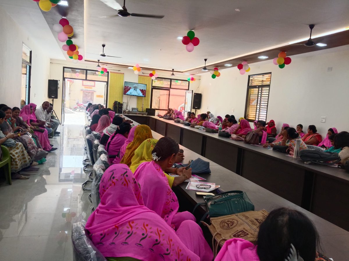 DPOHathras's tweet photo. 13-04-25
विकासखंड हाथरस में "नारी शक्ति वंदन सम्मेलन" के सजीव कार्यक्रम के प्रसारण का आयोजन मा0ब्लॉक प्रमुख श्रीमती पूनम पांडेय की अध्यक्षता में संपन्न हुआ।इस सम्मेलन का उद्देश्य महिलाओं को सशक्त बनाना,उनके अधिकारों के प्रति जागरूक करना रहा
@UPGovt 
@UPMahilaKalyan 
@MinistryWCD https://t.co/WgSyFxKQHc