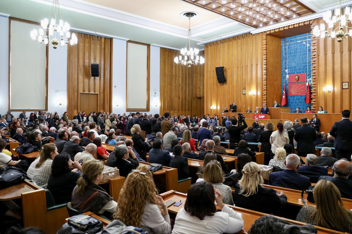 eczserkansari's tweet photo. 📌 Gazi Meclisimizde, Genel Başkan Yardımcımız Ensar Aytekin ile birlikte; CHP Balıkesir İl Başkanımız Erden Köybaşı’nı, Sındırgı Belediye Başkanımız Serkan Sak’ı ve memleketim #Manyas’ın kıymetli muhtarları;
#Atatürk Mahalle Muhtarımız Ergün Akgün,
#Boğazpınar Mahalle Muhtarımız Fikret Kula,
#Bölceağaç Mahalle Muhtarımız Mehmet Ali Özden,
#Çal Mahalle Muhtarımız Fedayi Fil,
#Çarşı Mahalle Muhtarımız Ümit Özen,
#Darıca Mahalle Muhtarımız Zeki Sarıaltın,
#Erecek Mahalle Muhtarımız Selami Acar,
#Hacıibrahimpınarı Mahalle Muhtarımız Yusuf Altun,
#Hacıosman Mahalle Muhtarımız Mehmet Sonuk,
#Hacıyakup Mahalle Muhtarımız Muzaffer Özdemir,
#Hekim Mahalle Muhtarımız Hüseyin Yıldız,
#Işıklar Mahalle Muhtarımız İbrahim Cicibaş,
#Kapaklı Mahalle Muhtarımız Gürhan Gül,
#Kızık Mahalle Muhtarımız Ozan Keskin,
#Kocagöl Mahalle Muhtarımız Selahattin Yiğit,
#Koçoğlu Mahalle Muhtarımız Zekeriya Bilir,
#Salur Mahalle Muhtarımız Alaattin Öncel,
#Süleymanlı Mahalle Muhtarımız Önder Gezgin,
#Şevketiye Mahalle Muhtarımız Ayhan Balcı,
#Tepecik Mahalle Muhtarımız Ufuk Övün,
#Yeni Mahalle Muhtarımız Serkan Keçeci,
#Yayla Mahalle Muhtarımız Kenan Aşır’ı ağırladık.
Ardından partimizin haftalık grup toplantısında, Genel Başkanımız Sn. Özgür Özel’in gündeme dair değerlendirmelerini takip ettik.
Memleketimiz için hep birlikte çalışmaya, üretmeye ve mücadele etmeye devam ediyoruz.
