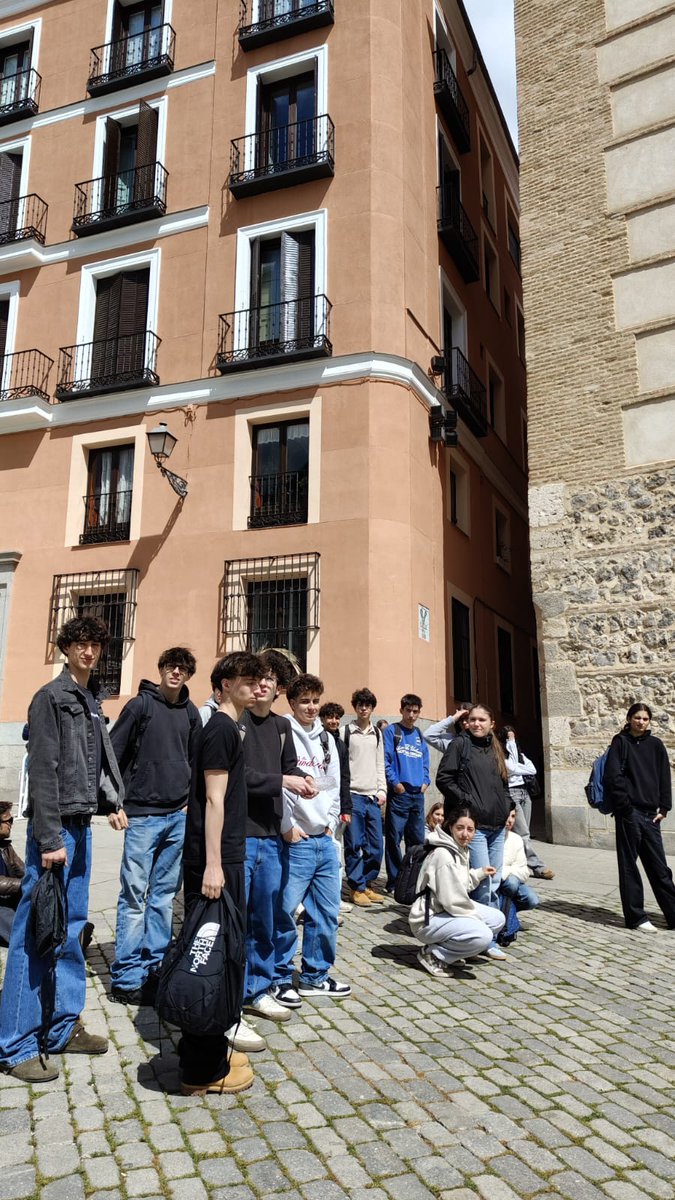 SIEstgermain's tweet photo. ¡Nuestros #alumnos de #Seconde de @lyceeinter están en #Madrid! En el marco de un intercambio con alumnos del Colegio Gredos San Diego, están disfrutando de las maravillas de la capital, con varias visitas guiadas por los principales lugares de interés. 
#AccionEducativaExterior https://t.co/1uFoVWaUAx