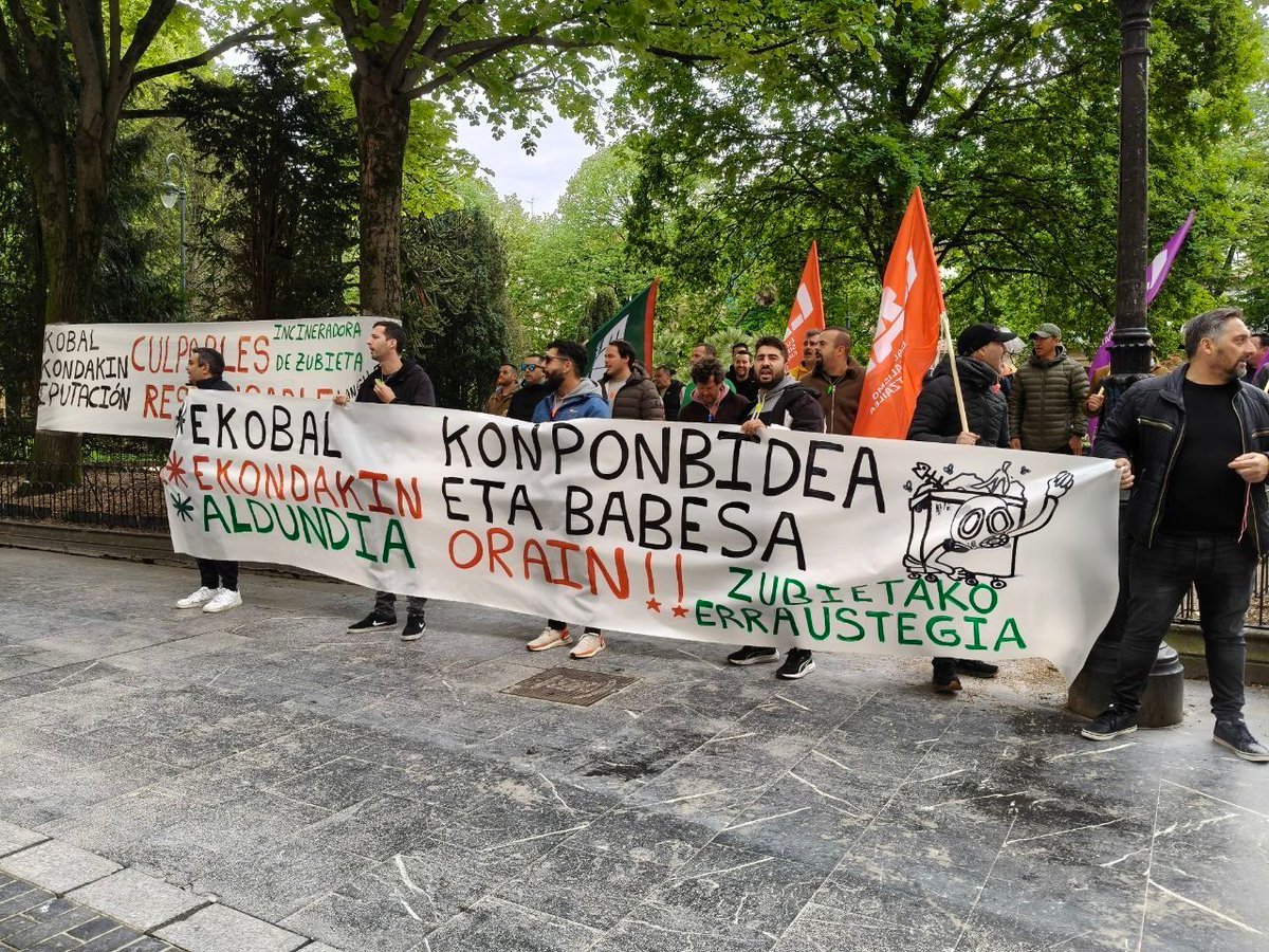 LABsindikatua's tweet photo. 📢 Apirileko grebari hasiera eman diote Zubietako erraustegiko langileek.

✊🏼 EKOBAL eta EKONDAKIN enpresen azpijokoen, mehatxuen eta zigorren aurrean eta kontrata hauekiko GIPUZKOAKO ALDUNDIAK duen arduraren aurrean, erraustegiko langilea tinko! https://t.co/ZGa6mKa75k