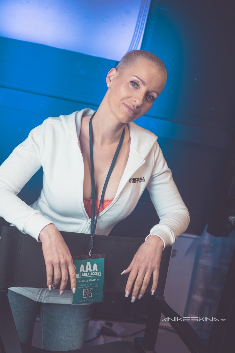 Anike Ekina tweet media