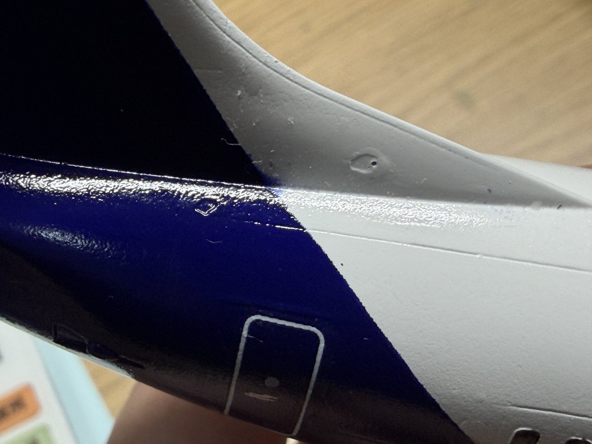 スマホを変え買えたので、早速マクロ撮影を試してみることに。
塗装剥がれや塗料のはみ出しもしっかり写ってますね(笑)