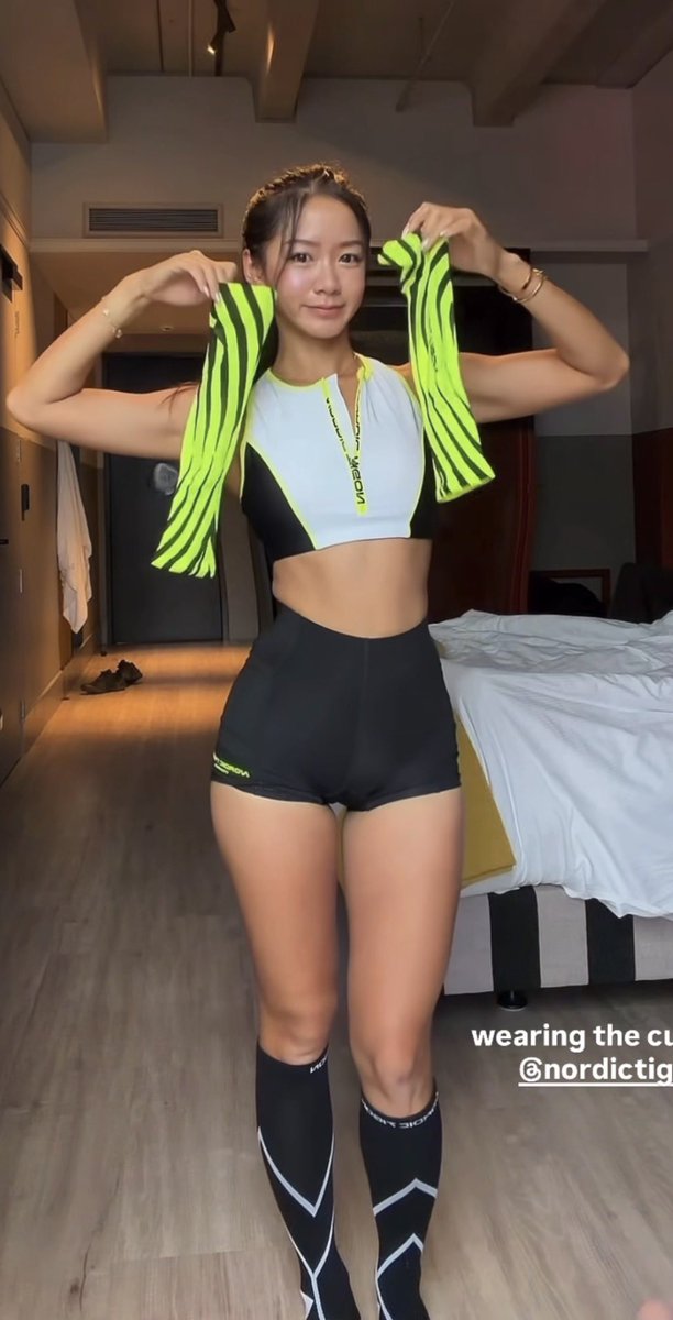 clarencetang0's tweet photo. until she can’t even walk 😈 https://t.co/V6u2bnLVZy