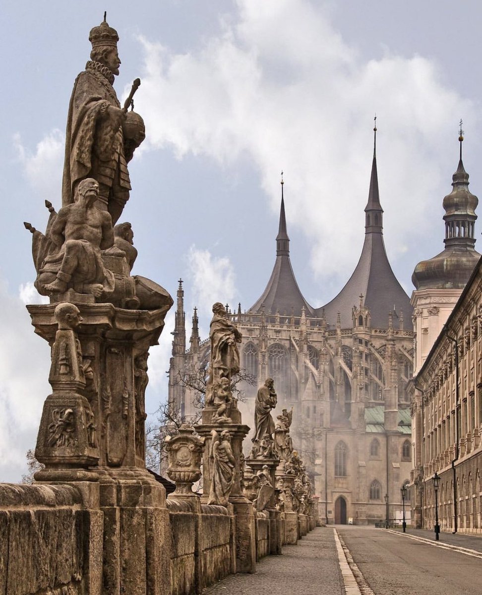 Old World Explorer tweet media