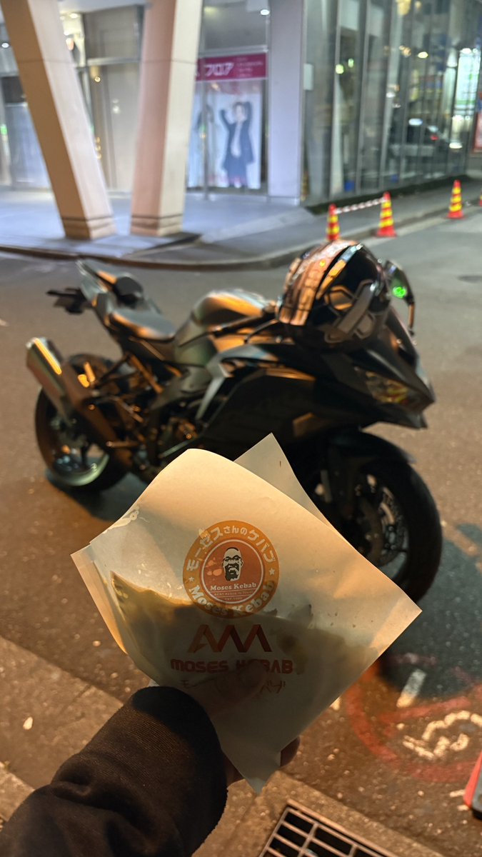 mr1oi3's tweet photo. ひとりでケバブ食べた日 https://t.co/eBKb7Xl8zH