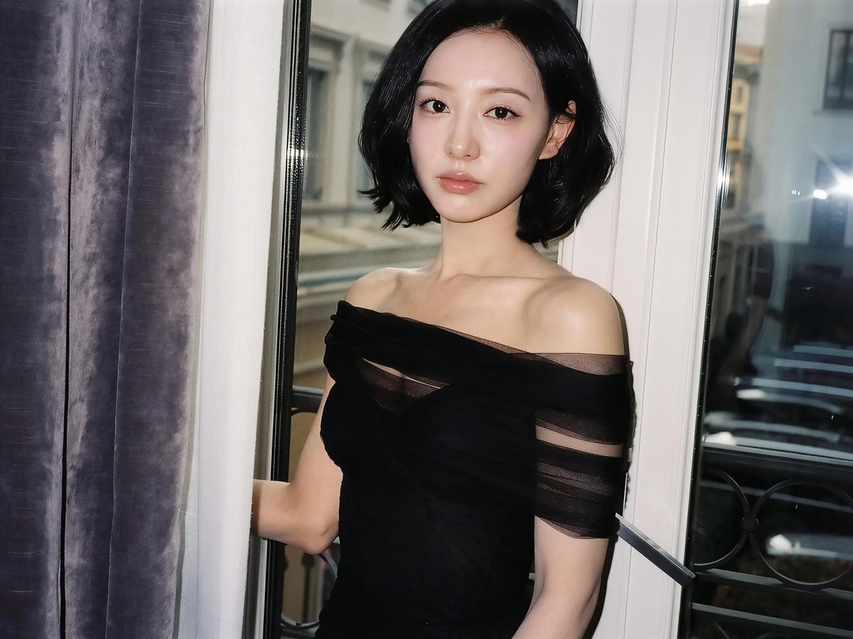 soogee1619's tweet photo. #kimjiwon with this color so beautiful 🖤 https://t.co/FnjFcwNuZb