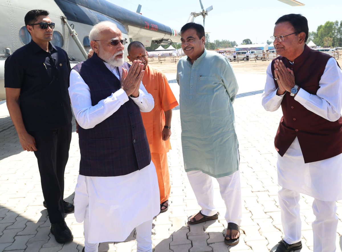 mppchaudhary's tweet photo. आज दिल्���ी–देहरादून इकोनॉमिक कॉरिडोर के लोकार्पण एवं वाइल्ड लाइफ सेक्शन के निरीक्षण कार्यक्रम के अवसर पर पधारे देश के यशस्वी प्रधानमंत्री श्री नरेंद्र मोदी जी का उत्तर प्रदेश की धरती स��ारनपुर में स्वागत किया। उनका सरल, सहज और विनम्र स्वभाव तथा विराट एवं प्रभावशाली व्यक्तित्व प्रत्येक व्यक्ति को प्रेरित करता है।

प्रधानमंत्री जी के दूरदर्शी नेतृत्व में देश ने विकास, सुशासन और आत्मनिर्भरता के पथ पर ऐतिहासिक उपलब्धियां हासिल की हैं। राष्ट्र के उत्थान के प्रति उनका समर्पण, दृढ़ संकल्प और कर्मनिष्ठा हम सभी के लिए आदर्श है। 

#NarendraModi 
#DelhiDehradunCorridor 
#BJP4ViksitBharat 

@narendramodi
@BJP4India @BJP4UP