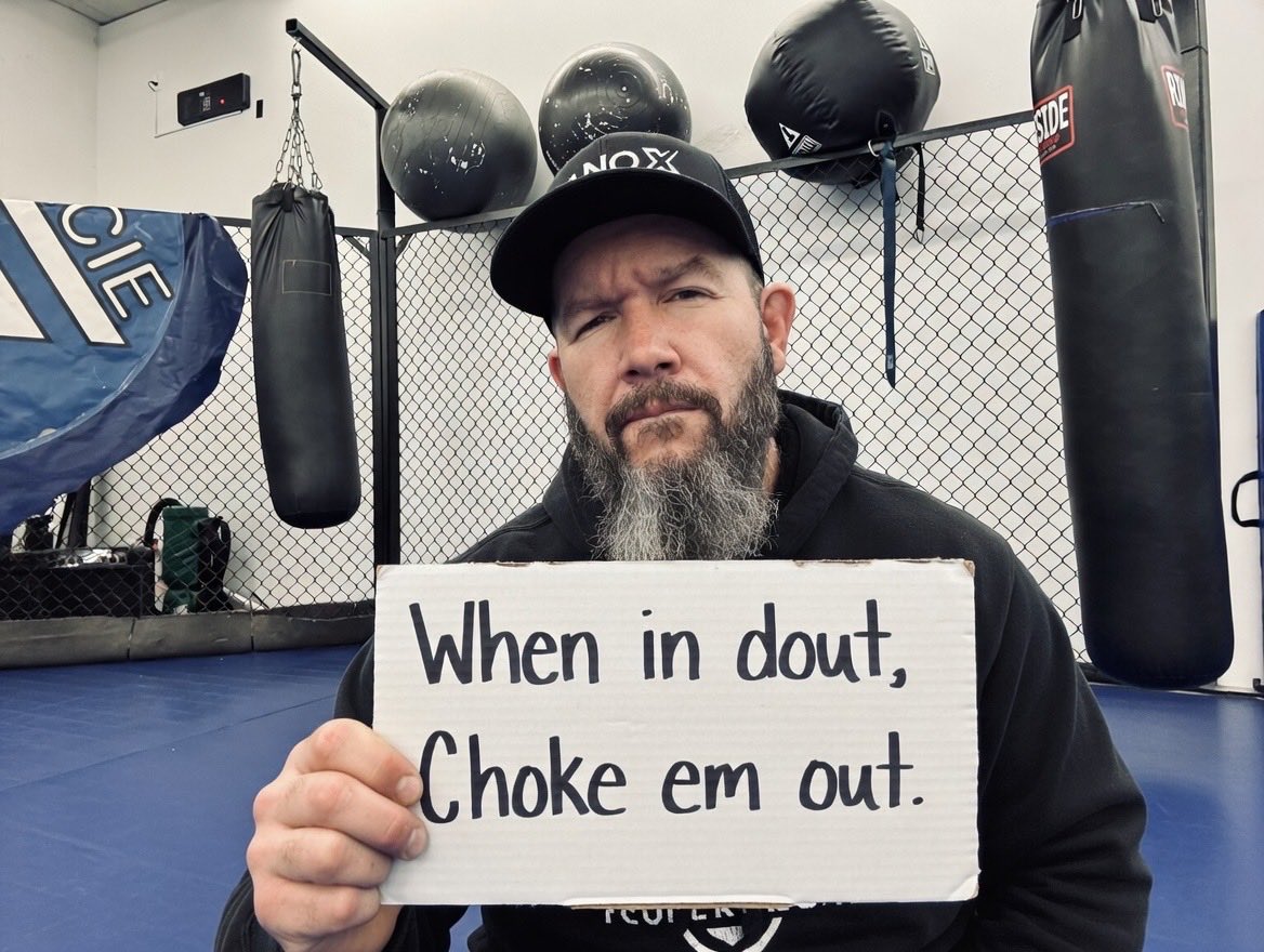 pounderslive's tweet photo. If they’re grumpy and try to get physical, give them a nap. The least hurtful way to put an attacker or someone you don’t want to hurt down is a blood choke. They wake up and with a new perspective. #jiujitsulifestyle #selfdefenseforwomen #selfdefensetraining https://t.co/lRU0slci48