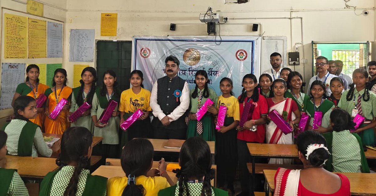 AaryaaNewsIndia's tweet image. आरबीआई का ‘ज्ञान अभियान’, स्कूली छात्रों में वित्तीय साक्षरता पर जोर।

पूरी जानकारी दिए हुए लिंक पर ➡️ aaryaanews.com/jharkhand/rbis…

#AryaGroup #AaryaaDigitalOtt #AaryaaNews