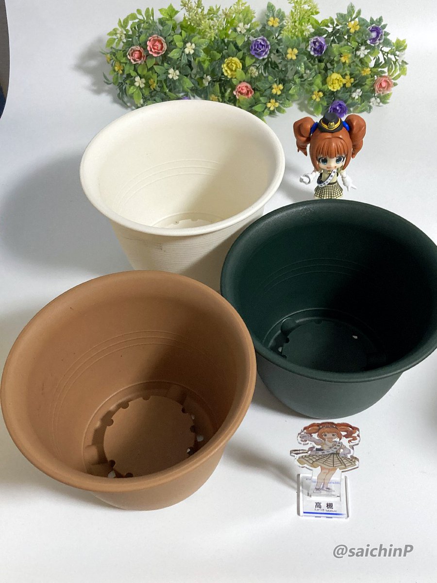 saichinP's tweet photo. 『いつまでもなかよし！』で貰った種を蒔こうと植木鉢を買ってきたけど付属の台紙には何月に蒔く、くらいしか書いてない投げっぱなし仕様で、水やりは？肥料は？
園芸初心者には難易度が高いｗ
きっと #アイマス園芸部 あたりでノウハウが共有されてるに違いないと思ったけどそんな事もなかった https://t.co/c9Zx8J2nS6