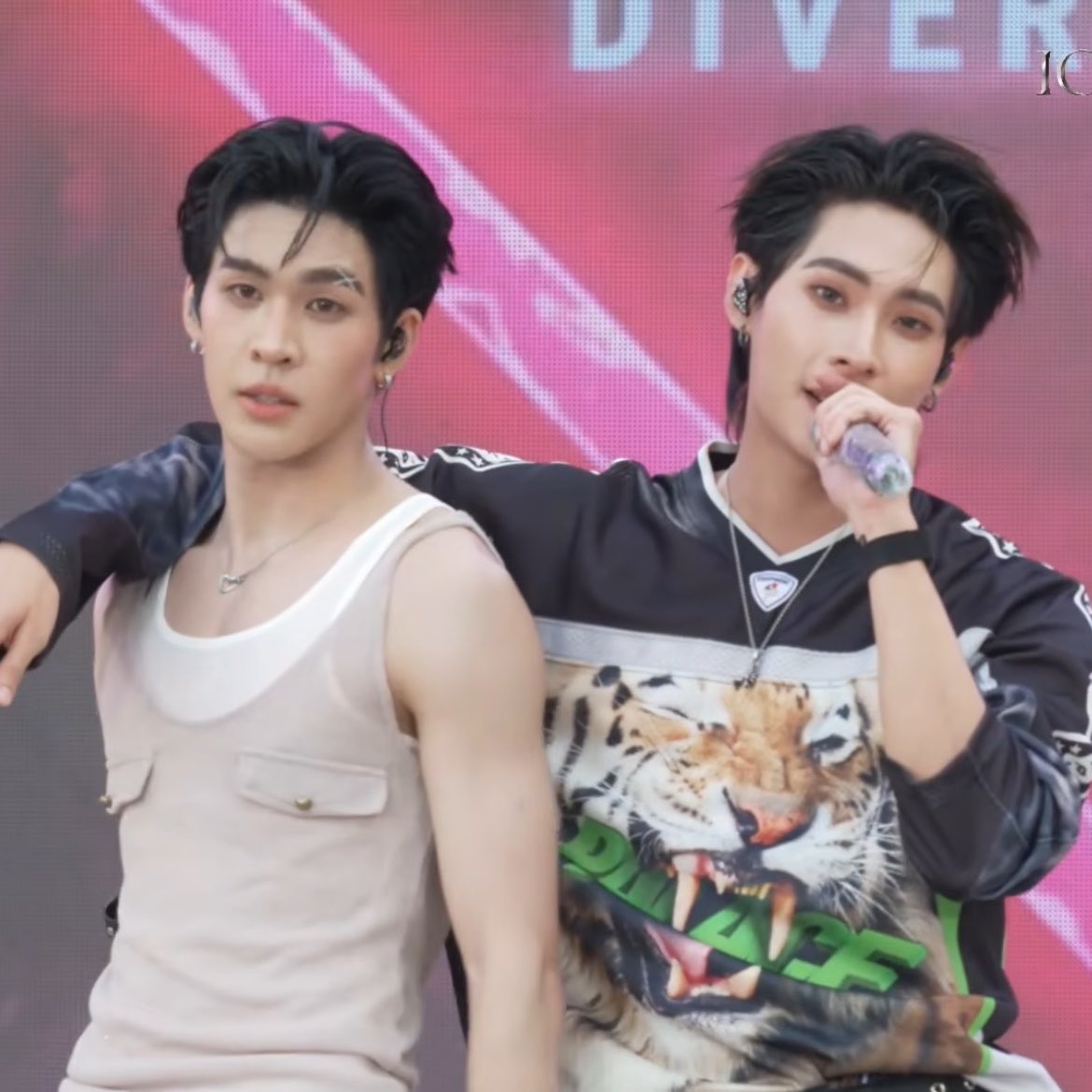 fujinthehouse's tweet image. CHILL OUTTTTT