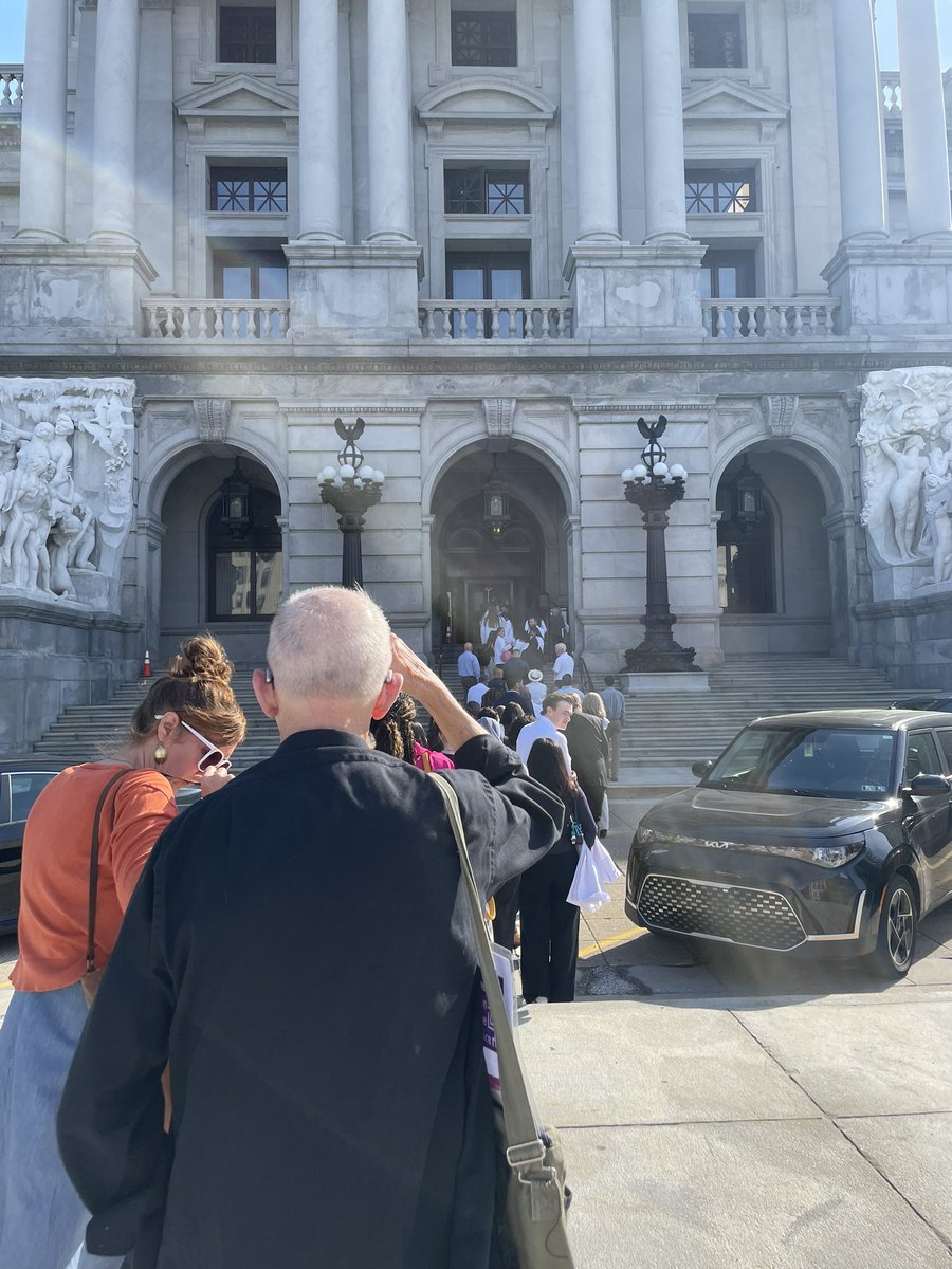 lyv_toth's tweet photo. How many pharmacists can fit inside the Capitol… https://t.co/5voWAkJJ9g