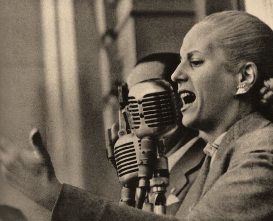 "De mi no se dirá jamás que traicioné a mi pueblo, mareada por las alturas del poder y la gloria. Eso lo saben todos los pobres y todos los ricos de mi tierra, por eso me quieren los descamisados y los otros me odian y me calumnian."

Evita  🇦🇷