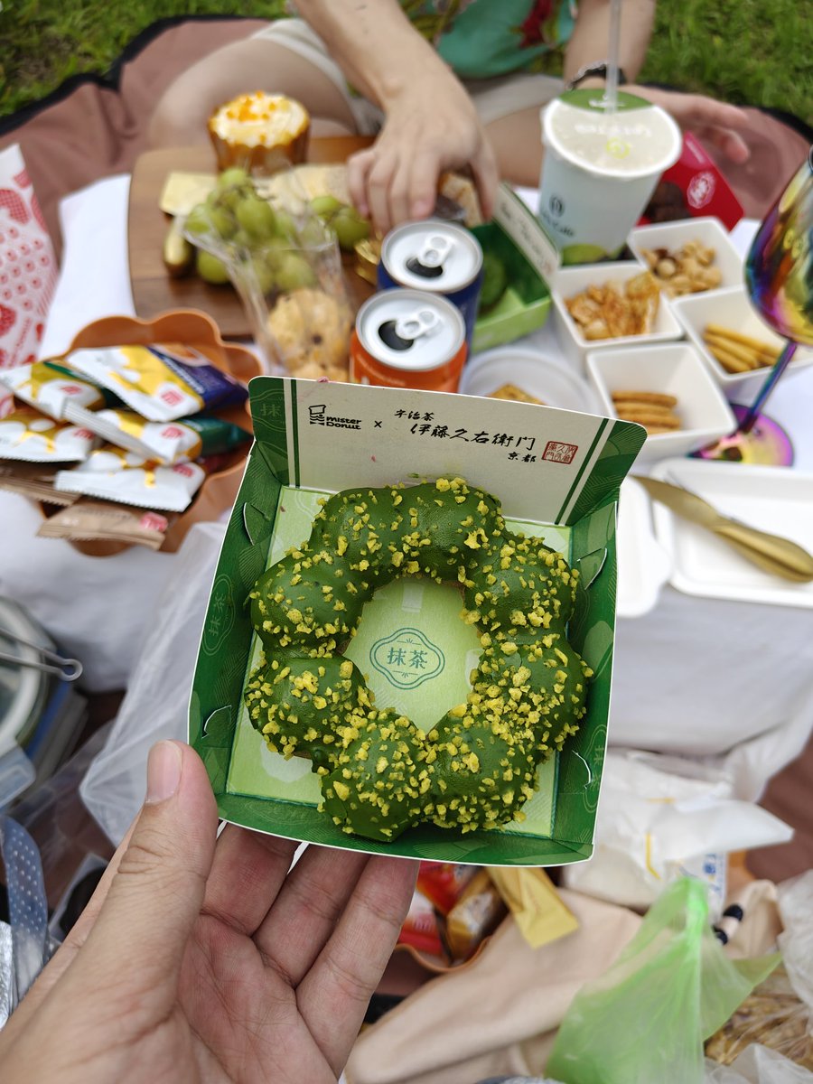 chiangfeifei's tweet photo. VOGUE 野餐
🍎🥝🫐🍔🥪🍕🍟🍮🍩🍰🧁🧋🍾
#風格野餐日 https://t.co/fTc1Bw5enb