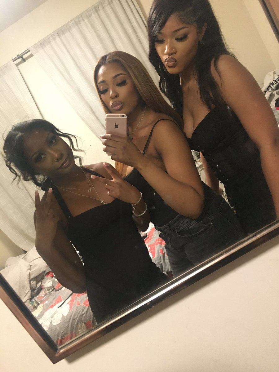 chanelkylaa's tweet photo. i keep a bunch of 10s on me, and 
i’m not talking about money https://t.co/VaaN5TQSeK