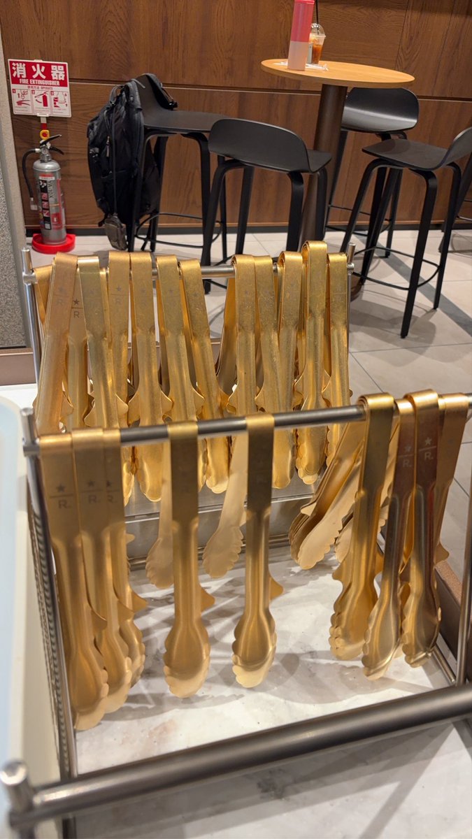 fff_us's tweet photo. 絶対に家で使わないのにこのトングが欲しい https://t.co/NL7DBy81kH