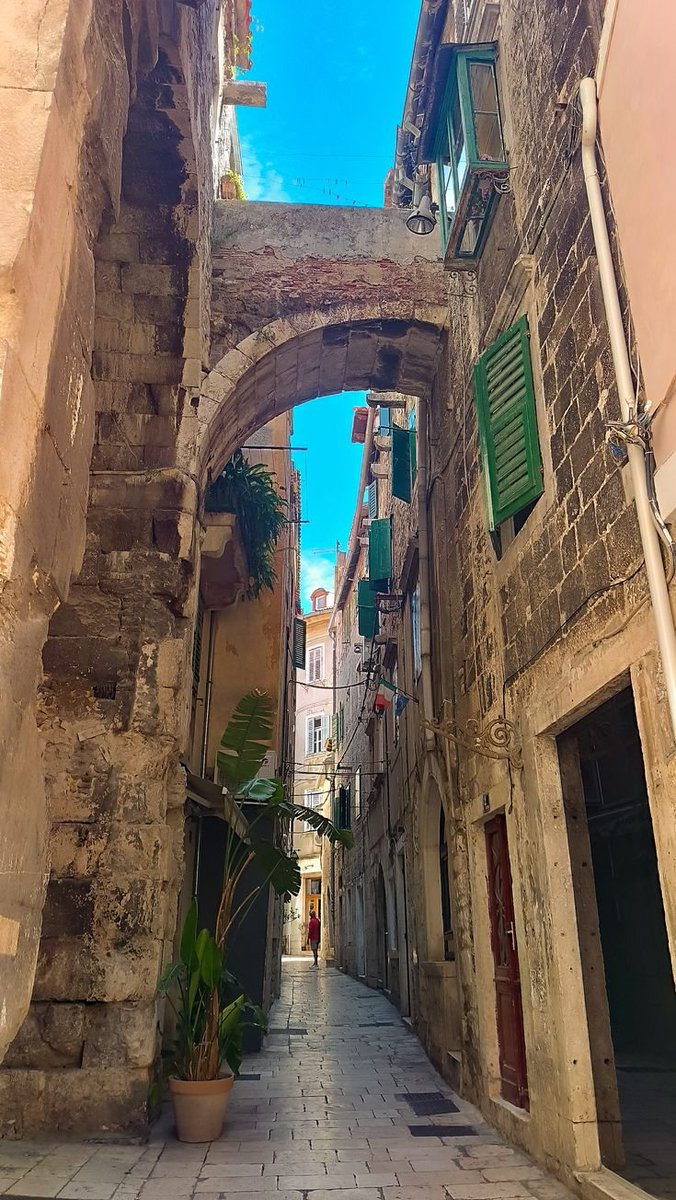MaxxingDelusion's tweet image. Split looks like Croatia built a city inside a Roman palace and forgot to tell anyone.