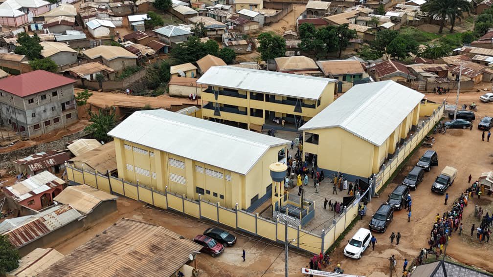 CamilleAkoaP's tweet photo. Le Ministre de la Décentralisation et du Développement Local poursuit ce jour, 14 avril 2026, sa visite de travail dans l'Adamaoua. Il a procédé aujourd'hui aux inaugurations de la Mairie de Ngaoundere 1 et de l'école publique de Mbideng. @unicefcameroon #ODD4 #ODD11 https://t.co/iAxFo27qj2