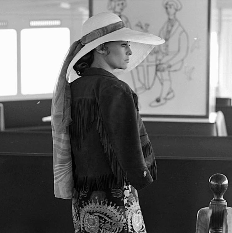 Julie Christie 🎬 In Search of Gregory / dir. Peter Wood