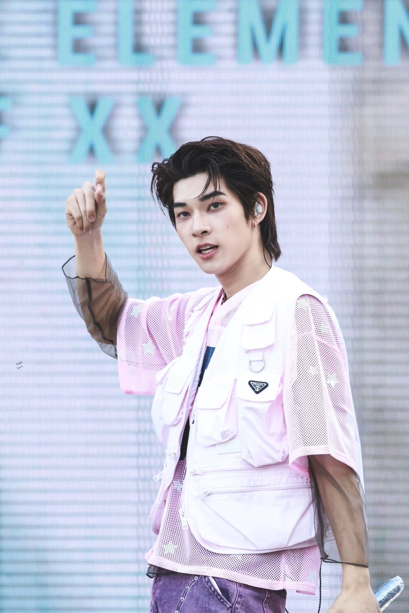 | ̶G̶R̶A̶V̶I̶T̶Y̶ ̶ | tweet media