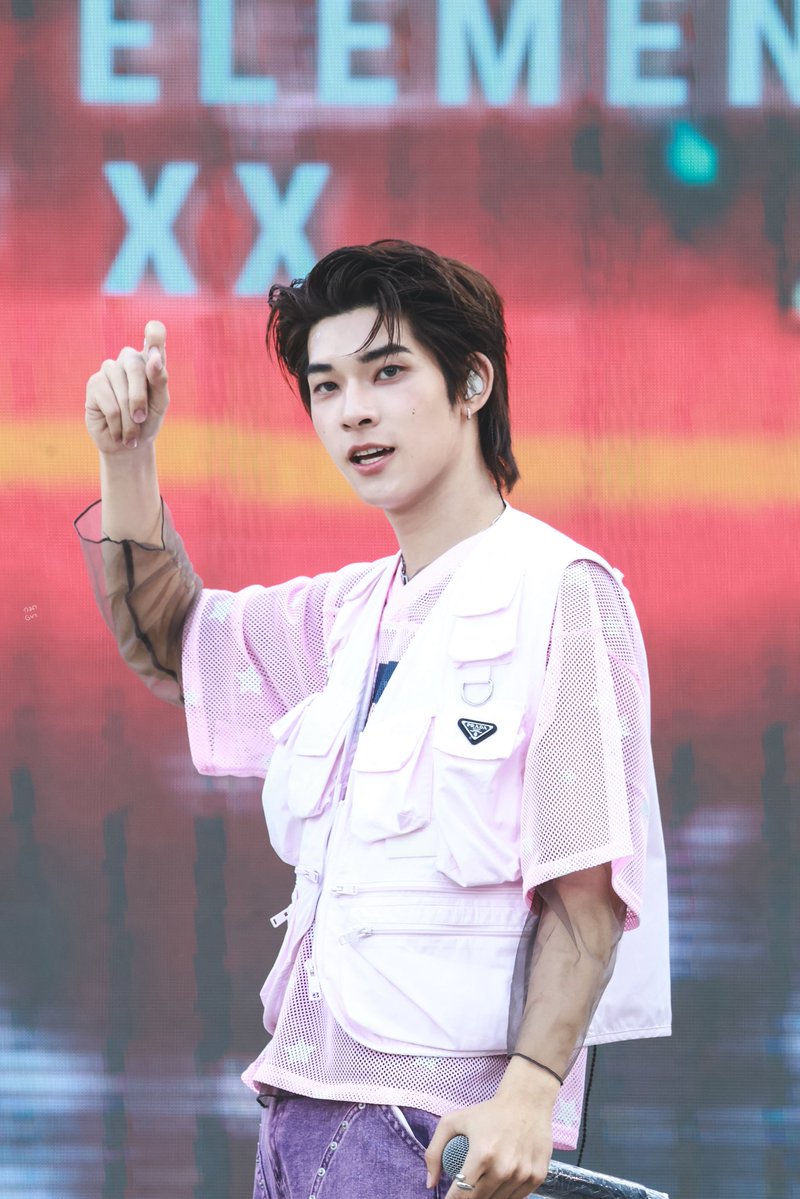 | ̶G̶R̶A̶V̶I̶T̶Y̶ ̶ | tweet media