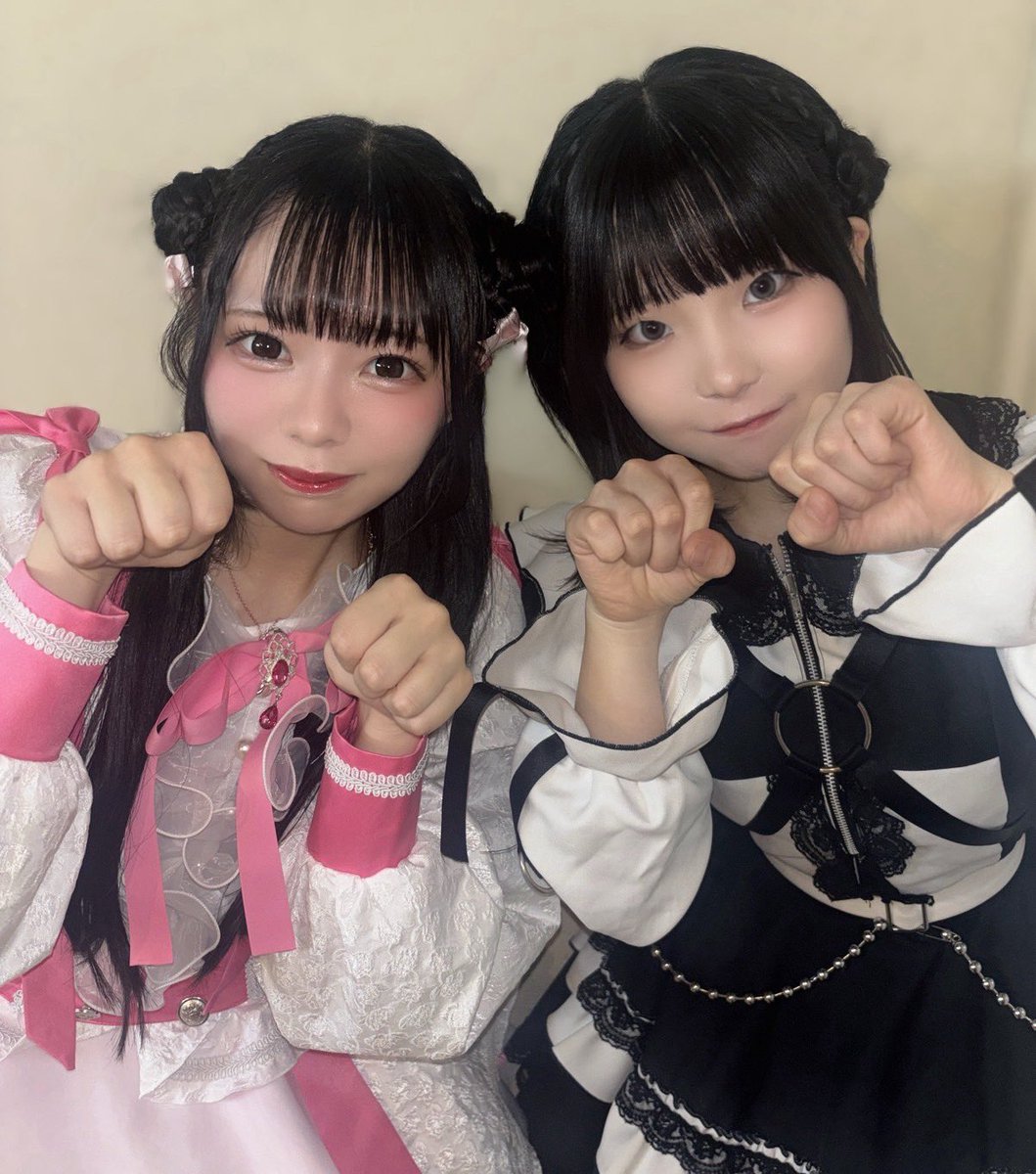 yuina_soralis's tweet photo. おそろいヘア꒰՞ɞ̴̶̷̥⩊ɞ̴̶̷̥꒱֯🎀 https://t.co/EmTSQd2BQk