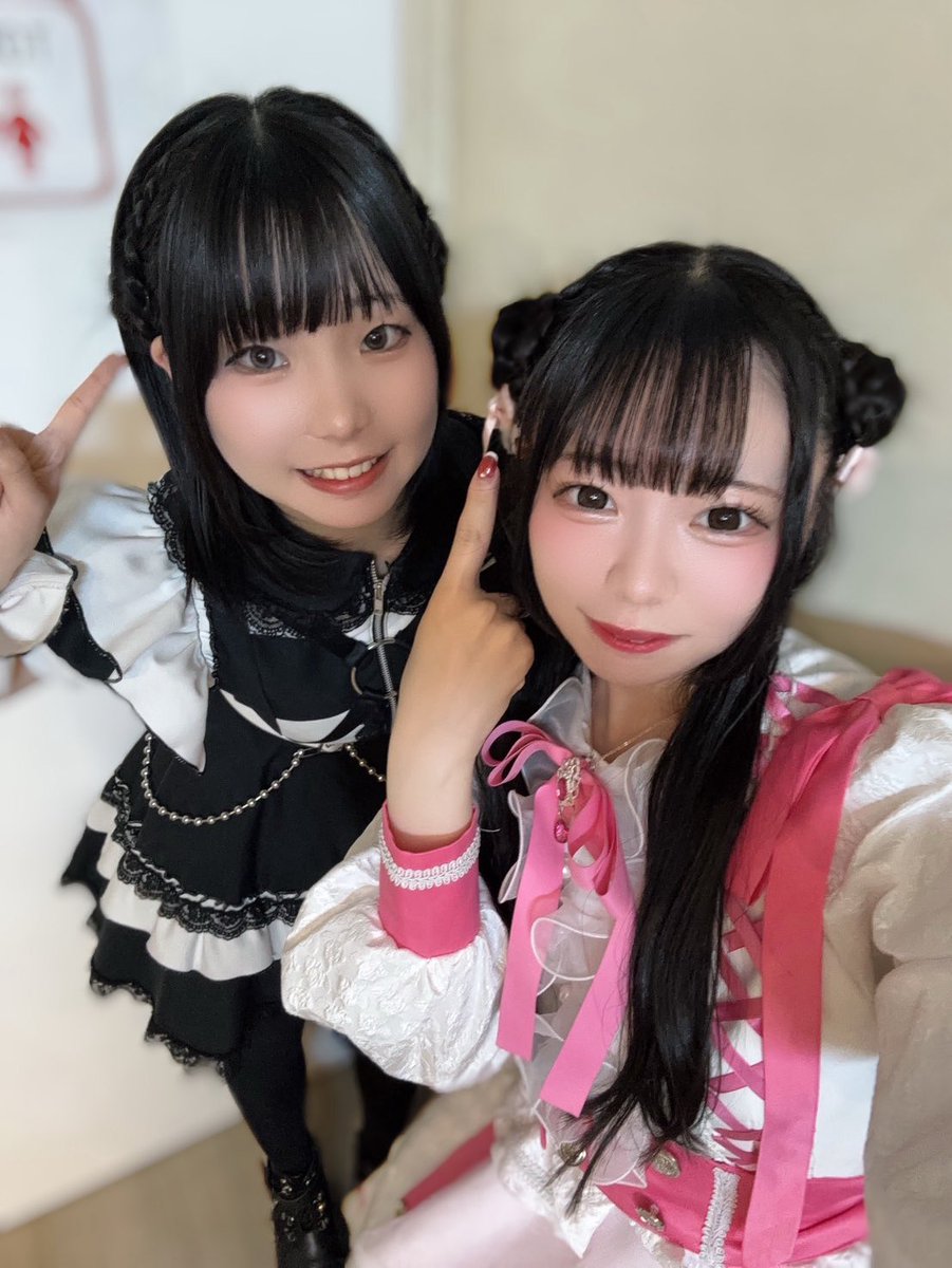 yuina_soralis's tweet photo. おそろいヘア꒰՞ɞ̴̶̷̥⩊ɞ̴̶̷̥꒱֯🎀 https://t.co/EmTSQd2BQk