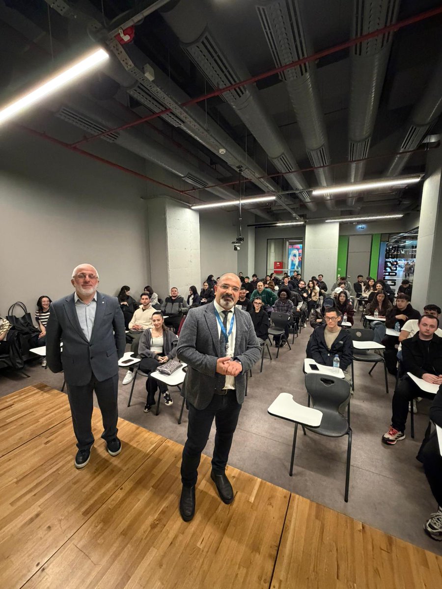 NECATKO's tweet photo. Mezunu olduğum Nişantaşı Üniversitesinde eğitim semineri gerçekleştirdik. https://t.co/Z24lyqPbsO