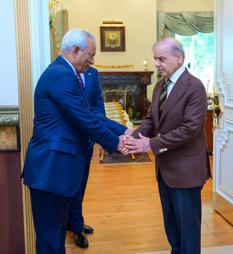 KhurramBhatti01's tweet photo. وزیراعظم محمد شہبازشریف سے گورنر سندھ سید نہال ہاشمی کی ملاقات https://t.co/u1CxDMGQN6