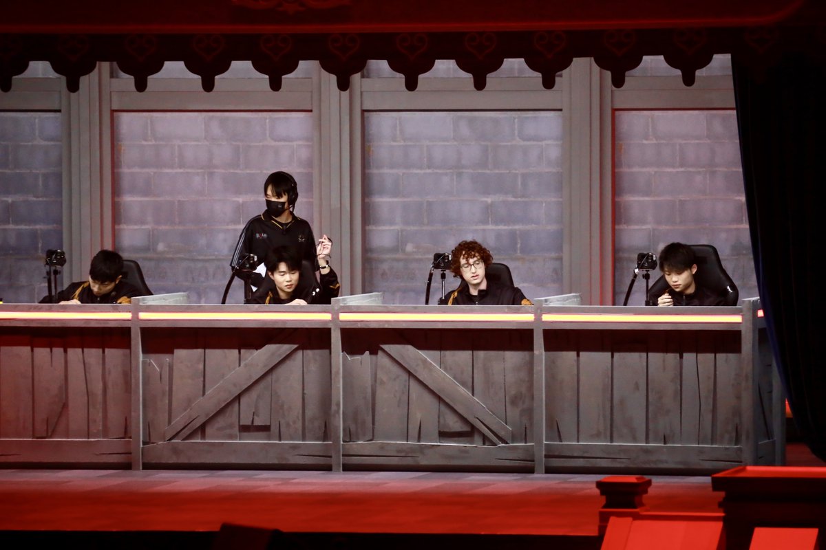 Team B4U tweet media