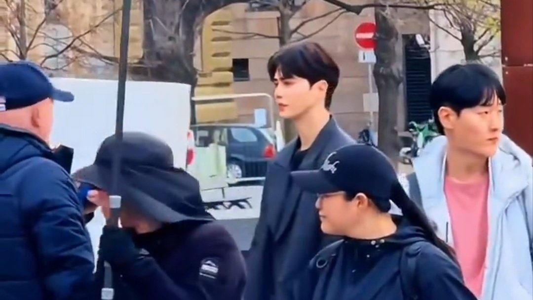 SongkangTH's tweet photo. คลิปจาก OP ที่เจอซงคังถ่ายซีรีส์ที่ปรากค่ะ

🔗 https://t.co/zEAlYXQ45e

#송강 #SONGKANG #ซงคัง #ソンガン https://t.co/eGw7TPPwzg