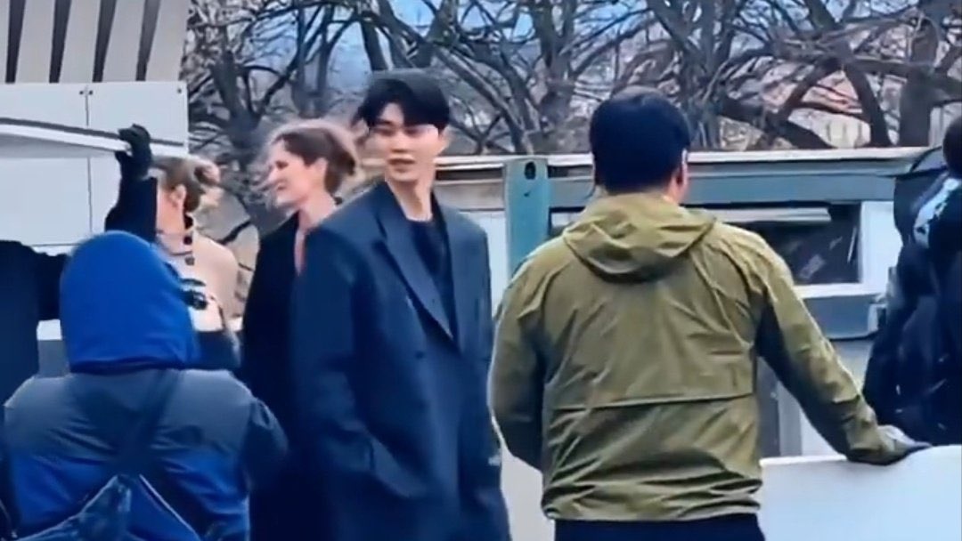 SongkangTH's tweet photo. คลิปจาก OP ที่เจอซงคังถ่ายซีรีส์ที่ปรากค่ะ

🔗 https://t.co/zEAlYXQ45e

#송강 #SONGKANG #ซงคัง #ソンガン https://t.co/eGw7TPPwzg