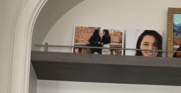 LING HANGING THE PHOTO OF HER AND ORM IN PARIS IN HER NEW HOUSE?? OH MY GOD