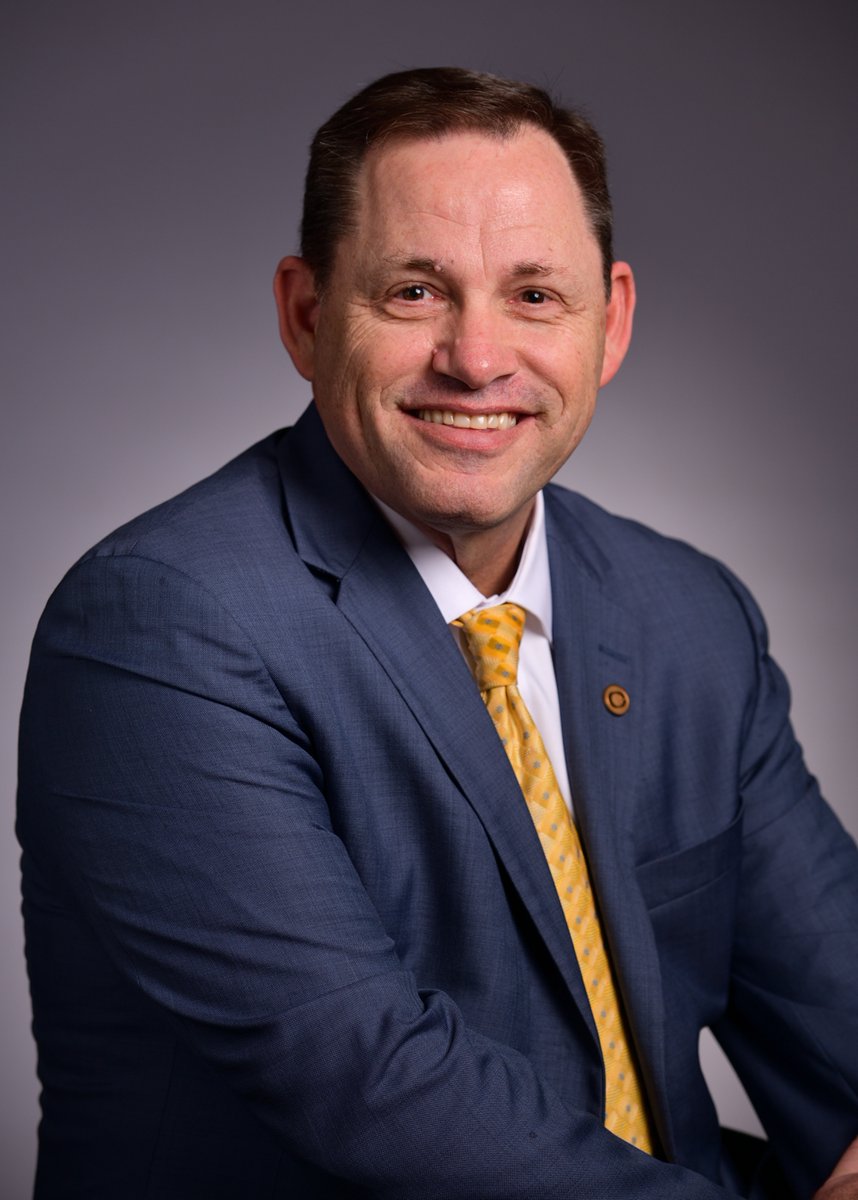 centralbankKY's tweet photo. 🎉 Kudos to Tom Francis on his promotion to Senior Vice President, Commercial Insurance Officer/Manager! 🎉
We are excited to see how he will continue to lead and innovate in his new role. Here’s to your continued success, Tom! 🥂 #TeamCentral #Kudos #Leadership https://t.co/EsGDrfZWWv