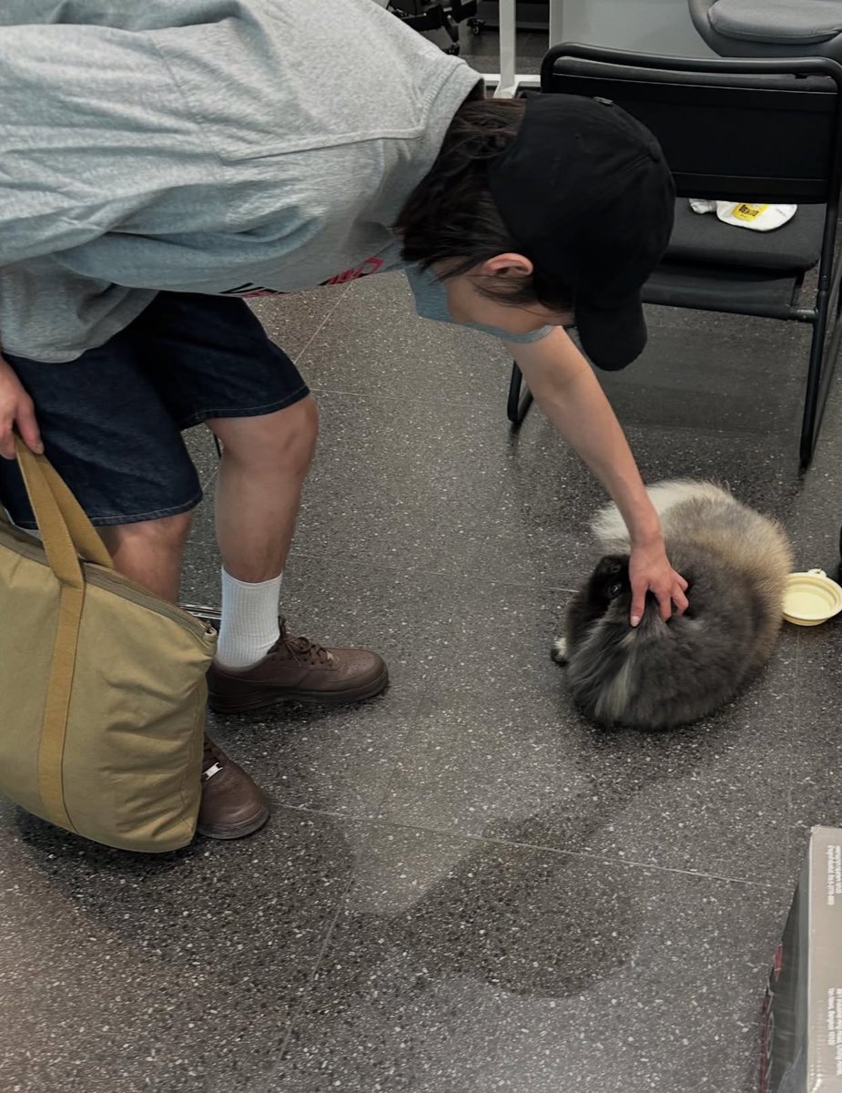 ตั้งใจทำงานซ้อมคอน เอาลูกมาเลี้ยงมาเล่นตอนพักเบรก ซ้อมเสร็จให้ผจกเอาลูกไปส่งบ้าน ตัวเองก็ออกไปพักผ่อนใช้เวลาส่วนตัวกันสองคนเงียบๆ 0 social🥺

ขอให้แกมีเวลาได้ใช้ร่วมกันเยอะๆนะ❤️💙