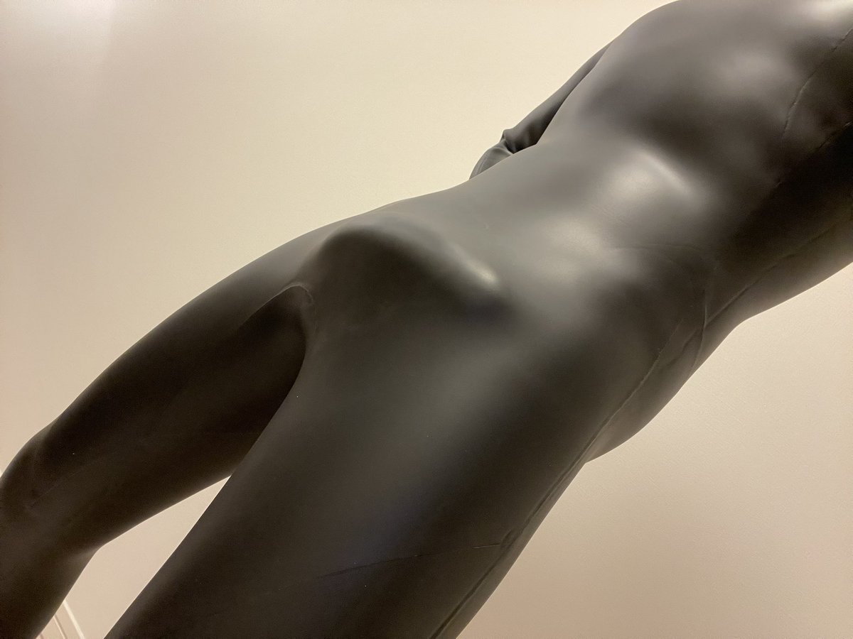 aldora2nd's tweet photo. skin-tight https://t.co/48cwY1ZGM7
