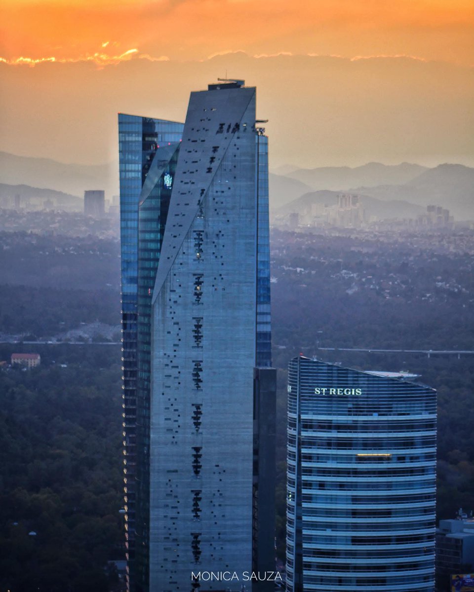 mosave_87's tweet image. ...y en su ansiedad
quería dejarme su alma en cada abrazo,
poner en sus besos una eternidad.
Amado Nervo 

📷 IG: monicasauza 

#cdmx #paseodelareforma #torrebbva #sunset