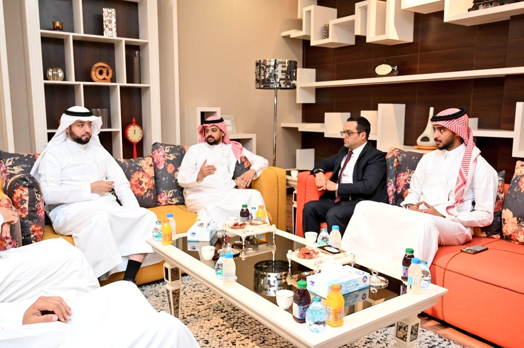 الكلية التطبيقية tweet media